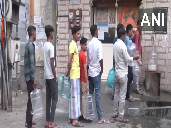 Bengaluru residents queue up outside RO water plant (Photo/ANI) 