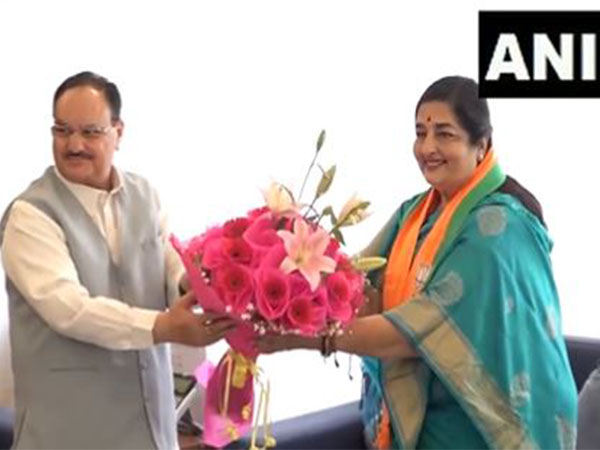 Singer Anuradha Paudwal meets BJP president JP Nadda (Photo/ANI)