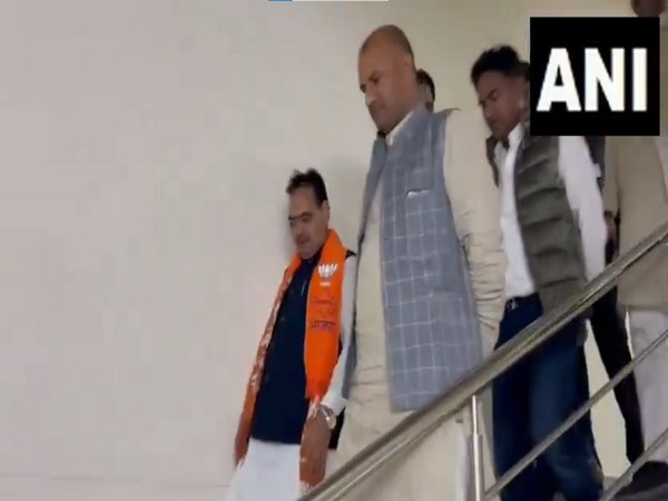 Independent MLA Chandrabhan Singh meets Rajasthan CM (Photo/ANI)