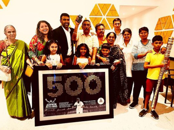 Ravichandran Ashwin posing with his family. (Photo- Ravichandran Ashwin Twitter)