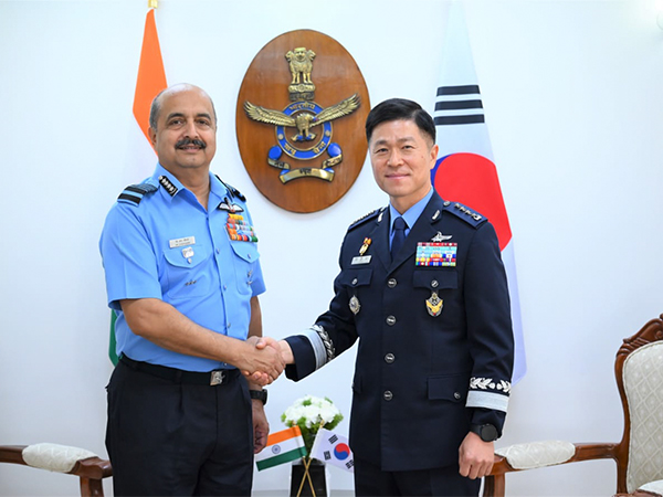 IAF Chief VR Chaudhari and South Korean Air Force's Chief of Staff, General Lee Youngsu. (Photo: X//@IAF_MCC)