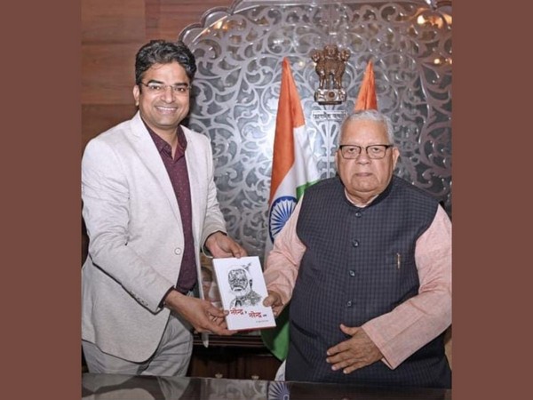 Kalraj Mishra appreciated the enthralling narratives woven by Dr. Sharma's book 'Narendra Se Narendra Tak'