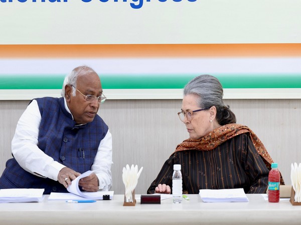 Congress president Mallikarjun Kharge with Sonia Gandhi (Photo/ANI)