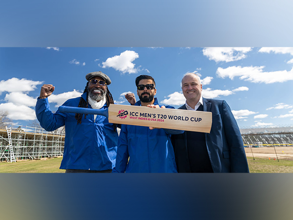 Chris Gayle posing with Ali Khan and ICC CEO Geoff Allardice. (Photo- ICC)