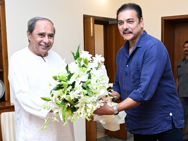 Odisha CM Naveen Patnaik and Ravi Shastri. (Picture: Naveen Patnaik/X)