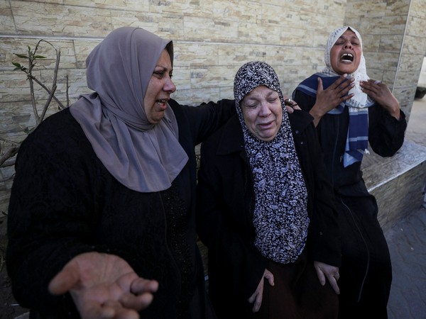 Gazans mourn Palestinian men after they were killed in an Israeli strike, in Gaza City (Photo/Reuters)