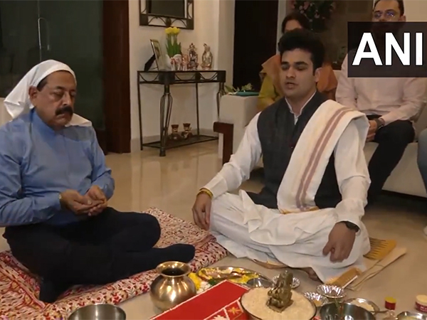 Union Minister Jitendra Singh performs puja at his residence in Jammu (Photo/ANI)