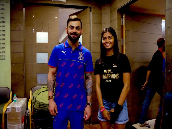 Virat Kohli with Shreyanka Patil. (Picture: Shreyanka Patil/X)