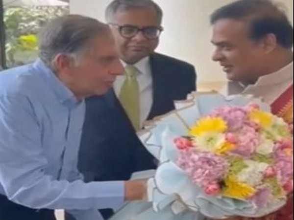 Assam Chief Minister Himanta Biswa Sarma with Ratan Tata (Image/@himantabiswa)