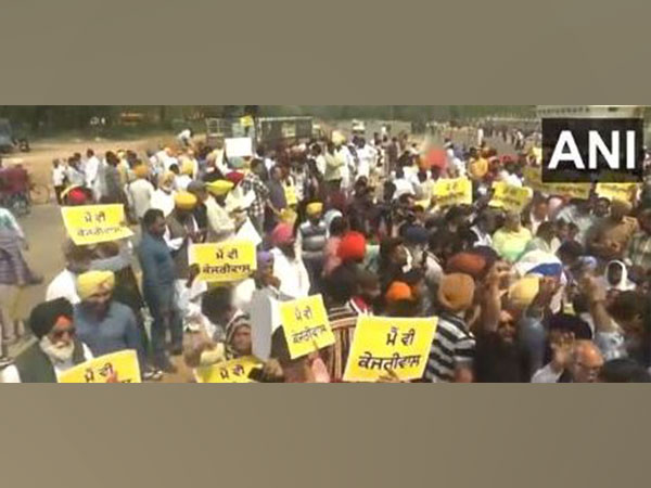   Aam Aadmi Party  workers holding protest against the arrest of Delhi CM Arvind Kejriwal, in Punjab's Mohali. (ANI)
