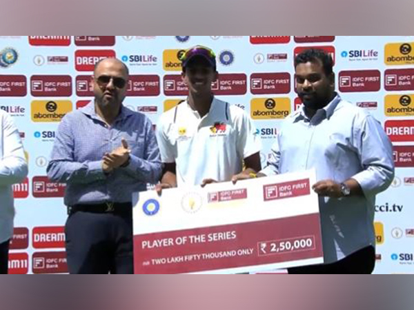Tanush Kotian with 'Player of the Series' award (Image: BCCI/X)