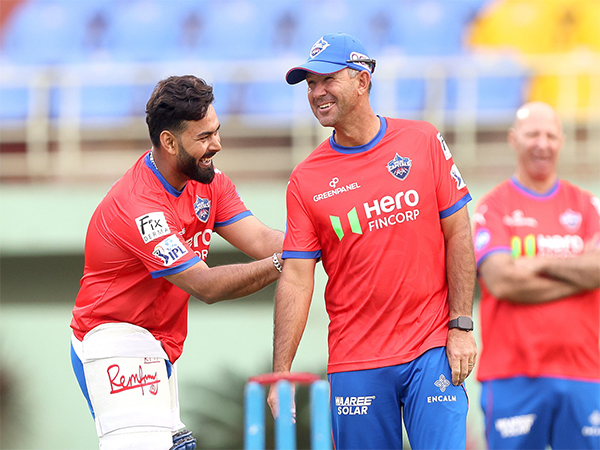 Delhi Capitals' captain Rishabh Pant with head coach Ricky Ponting during training session (Image: DC)