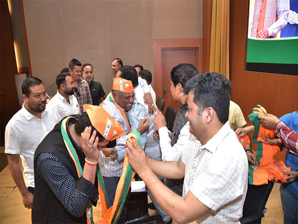 AAP leaders join BJP in Guwahati (Photo:X/@himantabiswa)