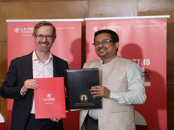 Prof Theo Farrell,  Vice-Chancellor & President, La Trobe University, Australia signing MOU with Prof. Shankar Das, Pro-Vice Chancellor, Tata Institute of Social Sciences