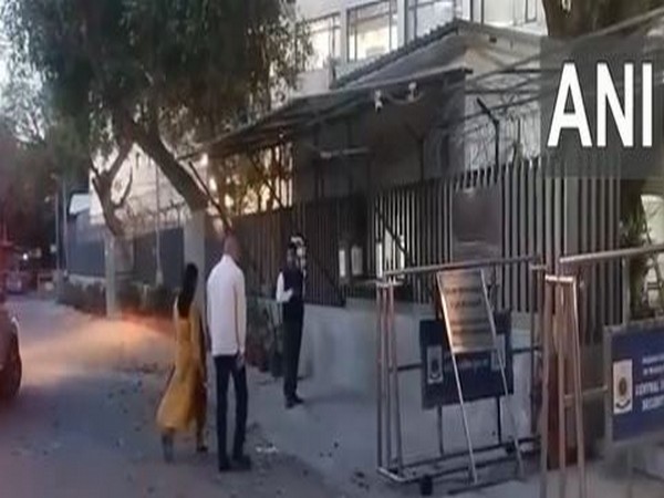 Delhi Chief Minister's wife, Sunita Kejriwal enters ED office (Photo/ANI)