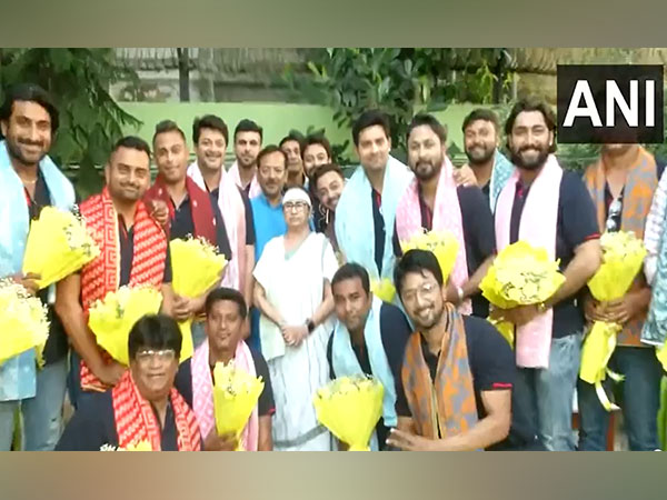 Players of CCL team and CM Mamata Banerjee (ANI)