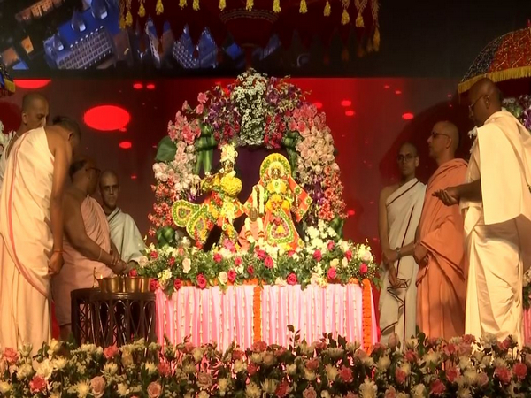 Phoolon ki Holi celebrations at Vrindavan Chandrodaya Mandir in Gurugram (Photo/ANI)