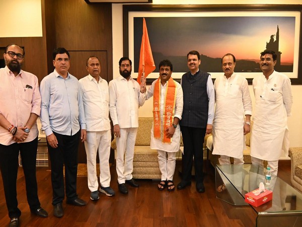 Umred MLA Raju Parwe joins Shiv Sena (Photo: Shiv Sena)