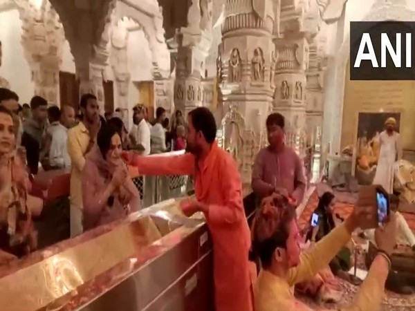 Devotees kick off Holi celebrations in Shri Ram Janmabhoomi Temple (Image/ANI)