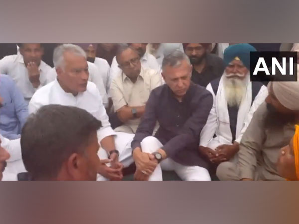 Punjab BJP President Sunil Jakhar meet with the families affected by the consumption of illicit liquor. (Photo source: Sunil Jakhar's office)