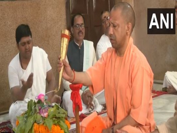 CM Yogi performs 'Rudrabhishek' in Gorakhnath temple (Photo/ANI)