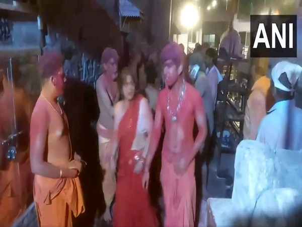 Victim injured during Bhasma aarti at Ujjain Mahakal temple (Photo/ANI)