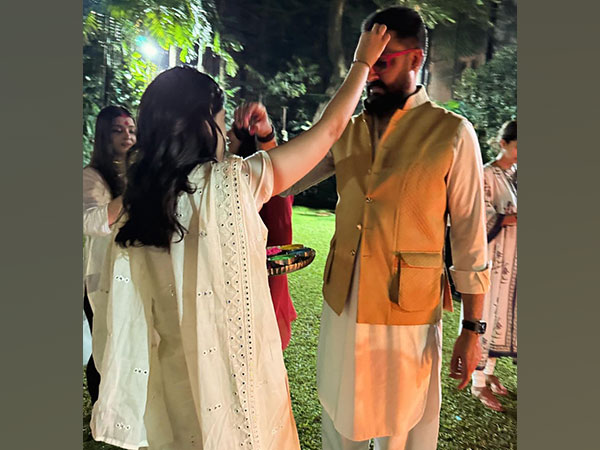 Actor Abhishek Bachchan and his niece Navya (Image source: Instagram)