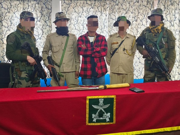 Apprehended individual [Photo credit/ HQ IGAR (N)]