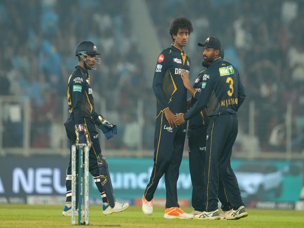 Sai Kishore with his teammates. (Picture: IPL)