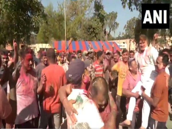BSF personnel celebrate Holi at Khasa headquarters (Photo/ANI)