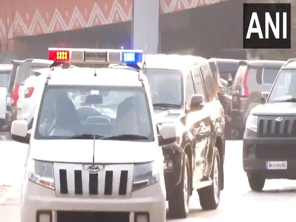 NCP(SCP) Sharad Pawar arrives at Matoshree (Photo/ANI)