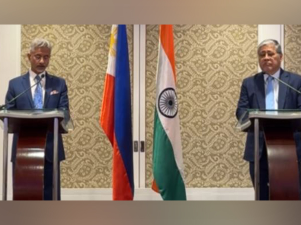 External Affairs Minister S Jaishankar and Philippines Secretary of Foreign Affairs Enrique Manalo (Image Credit: X/@DrSJaishankar)