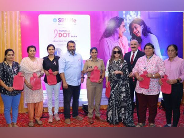 SBI Life Insurance officials with Actress Mahima Chaudhary and Mumbai Women Police Officials at SBI Life's 'Thanks A Dot' breast cancer awareness initiative