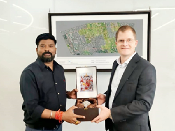 Chairman of Shankh Air -Sharvan Kumar Vishwakarma with CEO of NOIDA International Airport-Christoph Schnellmann during the meeting