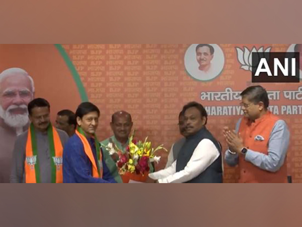 Former BJD MP Sidhant Mohapatra, Padma Shri Damayanti Beshra join BJP (Photo/ANI)