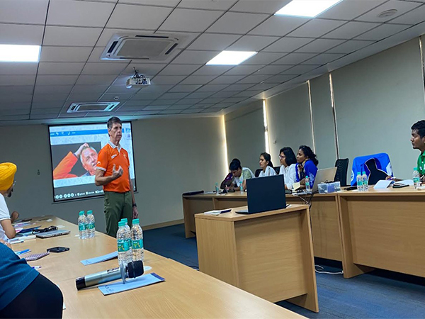 High Performance Director Herman Kruis addressing Coaching Workshop (Image: HI)