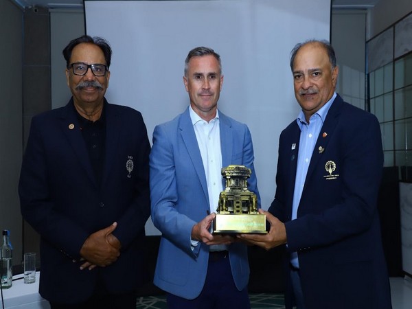 R&A development manager Neal Graham is flanked by IGU president Brijinder Singh (right) and IGU director general Maj. Gen. (Retd) Bibhuti Bhushan (Image: IGU)