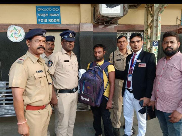 RPF seizes 16 kgs of cannabis in Janmabhoomi Express (Photo/ANI)