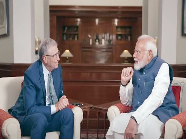 Prime Minister Narendra Modi with former CEO of Microsoft Bill Gates (Photo/Prime Minister's YouTube channel)