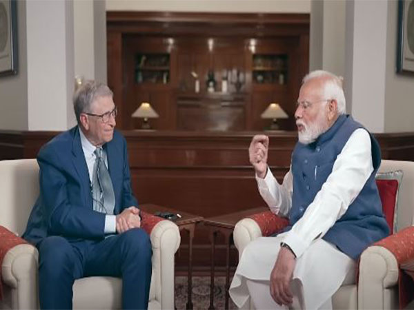 Prime Minister Narendra Modi with former CEO of Microsoft Bill Gates (Photo/Prime Minister's YouTube channel)