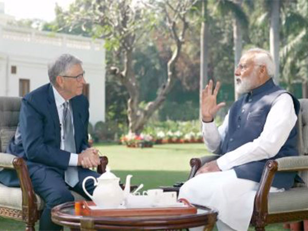 Prime Minister Narendra Modi with Microsoft co-founder Bill Gates (Photo/Prime Minister's YouTube channel)