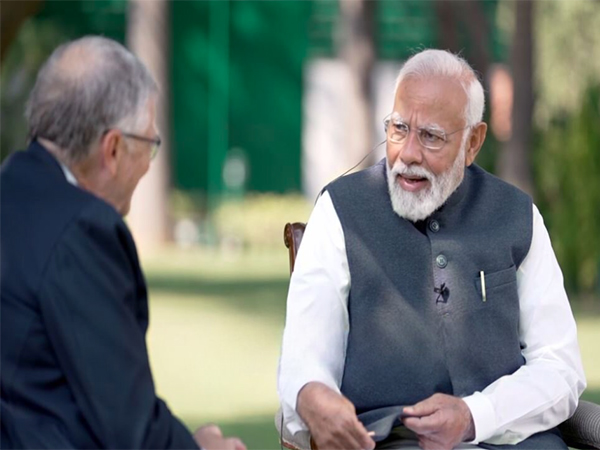 PM Modi with Microsoft co-founder Bill Gates (Photo/ANI)