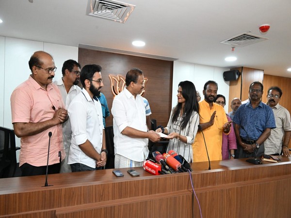 Students evacuated from Ukraine pay for MoS Muraleedharan's security deposit (Photo/ANI)