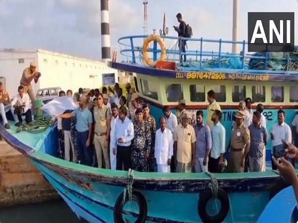 Indian Navy, Nagapattinam District administration conduct voter awareness campaign (Photo/ANI)