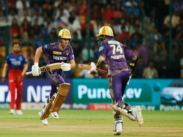 Philip Salt and Sunil Narine in action. (Picture: IPL)
