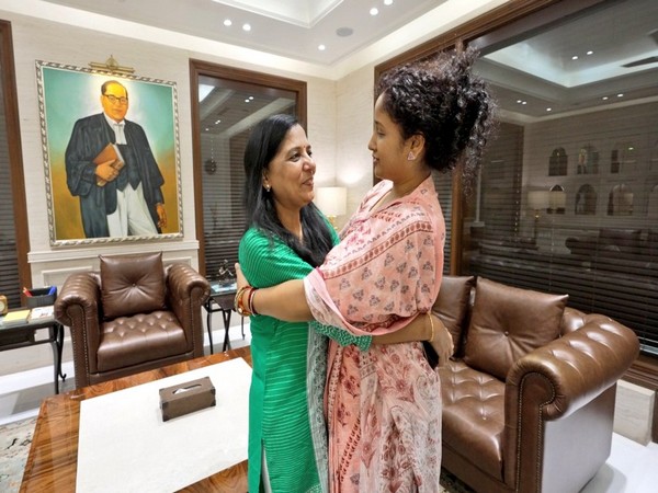 Kalpana Soren with Sunita Kejriwal. (Photo: Hemant Soren--X)