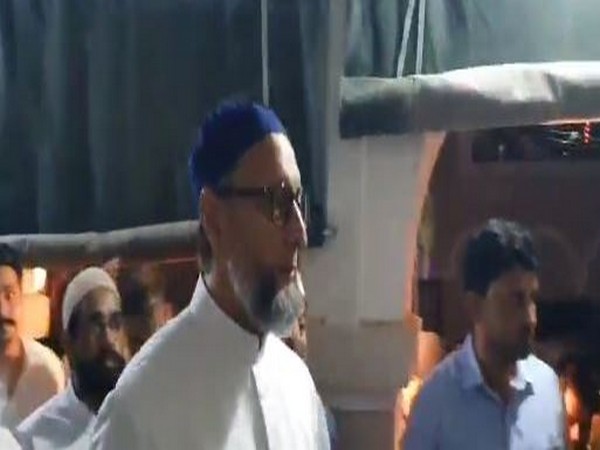 Asaduddin Owaisi visited Mukhtar Ansari's house in Ghazipur (Photo/ANI)