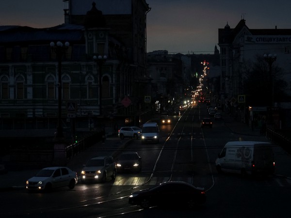 A view shows the city without electricity after critical civil infrastructure was hit by Russian missile attacks in Kharkiv (Photo/Reuters)