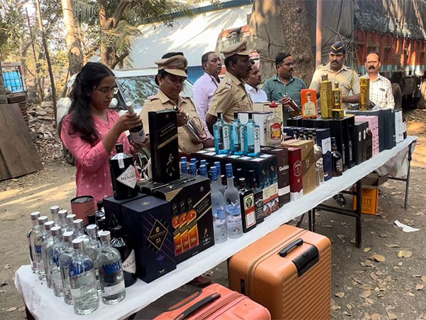Mumbai police seized liquor (Photo/ANI)