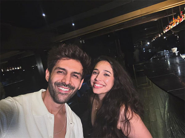 Kartik Aaryan with his sister Kritika Tiwari (Image Source: Instagram)